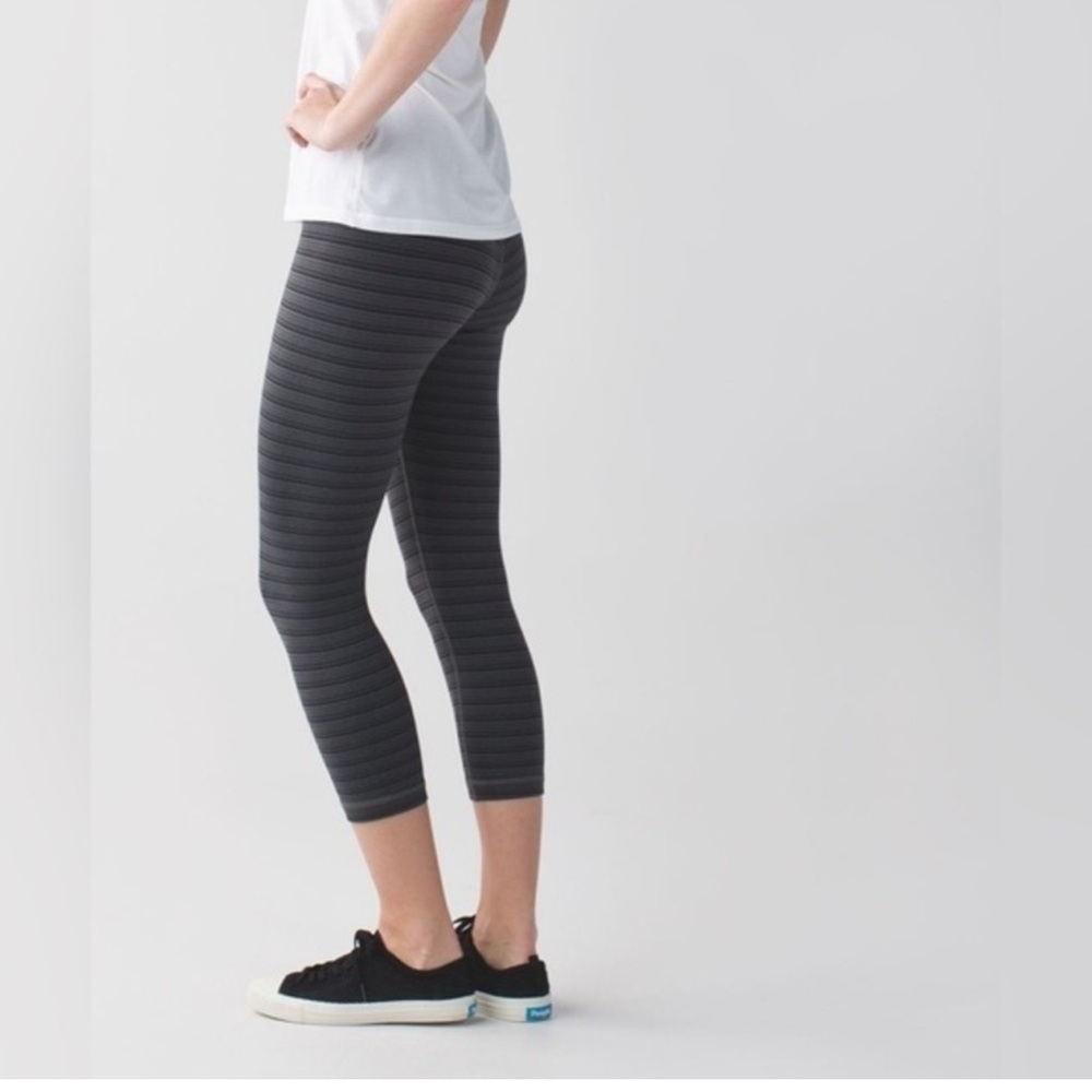 Lululemon Wunder Under Crop II Leggings Size 8 Textured Stripe Slate Deep Coal